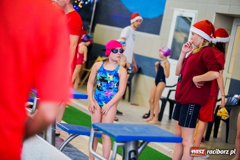 Zdjęcie w galerii na portalu naszraciborz.pl: Mikołajkowe Zawody Pływackie w ZSOMS wiadomości z regionu