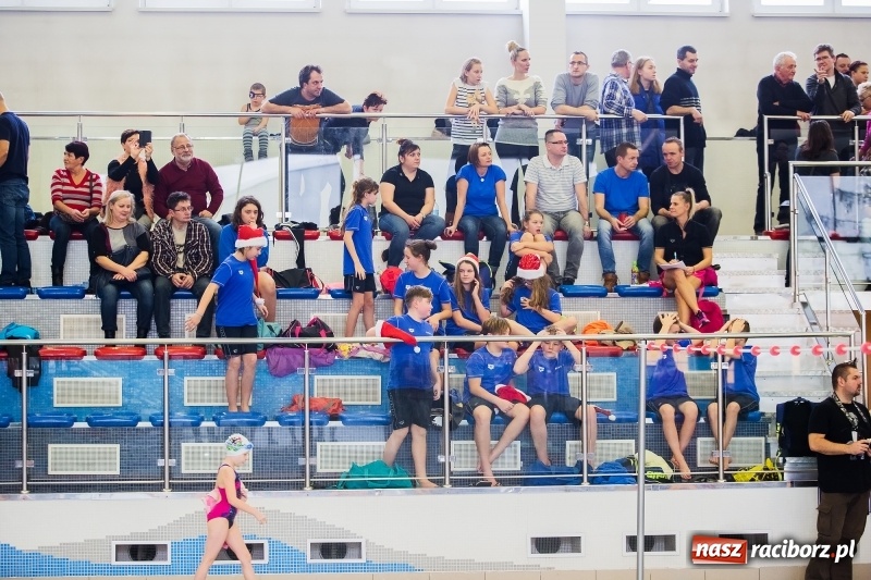 Zdjęcie w galerii na portalu naszraciborz.pl: Mikołajkowe Zawody Pływackie w ZSOMS wiadomości z regionu