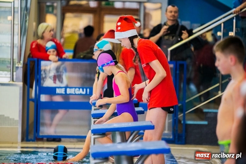 Zdjęcie w galerii na portalu naszraciborz.pl: Mikołajkowe Zawody Pływackie w ZSOMS wiadomości z regionu