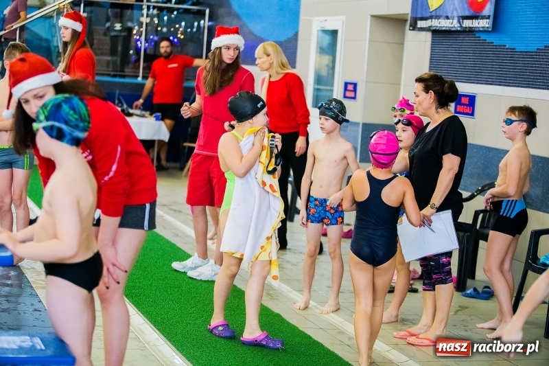 Zdjęcie w galerii na portalu naszraciborz.pl: Mikołajkowe Zawody Pływackie w ZSOMS wiadomości z regionu