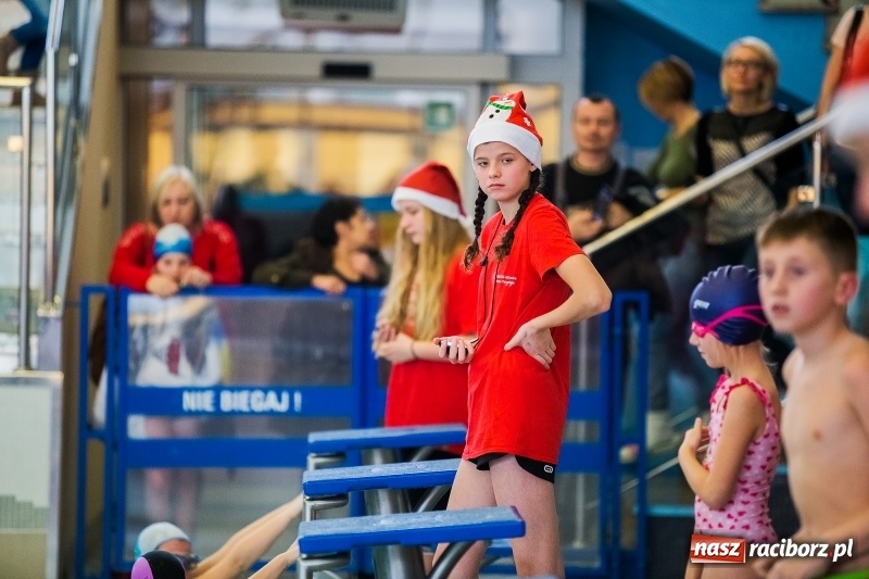 Zdjęcie w galerii na portalu naszraciborz.pl: Mikołajkowe Zawody Pływackie w ZSOMS wiadomości z regionu