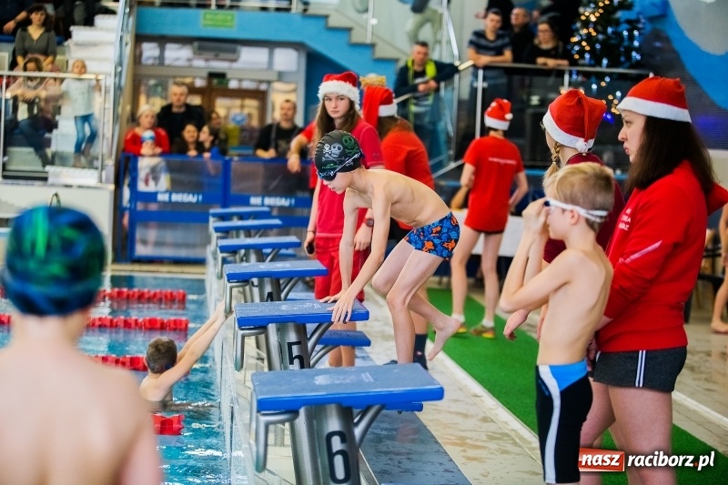 Zdjęcie w galerii na portalu naszraciborz.pl: Mikołajkowe Zawody Pływackie w ZSOMS wiadomości z regionu