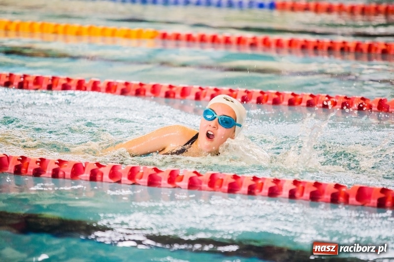 Zdjęcie w galerii na portalu naszraciborz.pl: Mikołajkowe Zawody Pływackie w ZSOMS wiadomości z regionu