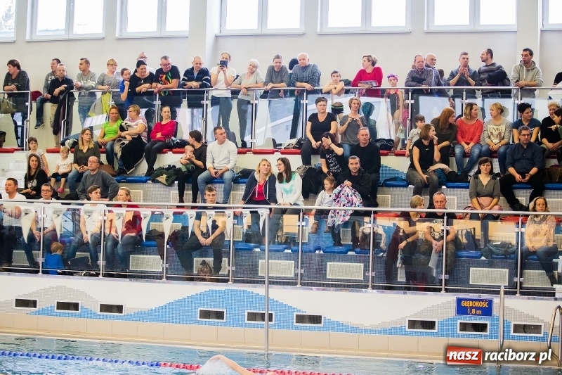 Zdjęcie w galerii na portalu naszraciborz.pl: Mikołajkowe Zawody Pływackie w ZSOMS wiadomości z regionu