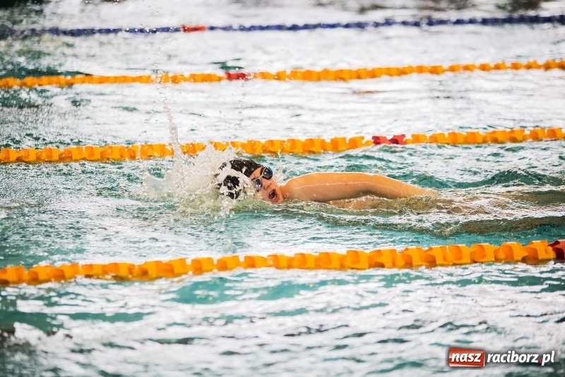 Zdjęcie w galerii na portalu naszraciborz.pl: Mikołajkowe Zawody Pływackie w ZSOMS wiadomości z regionu