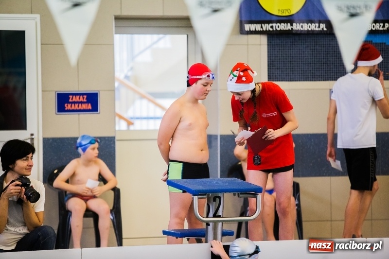 Zdjęcie w galerii na portalu naszraciborz.pl: Mikołajkowe Zawody Pływackie w ZSOMS wiadomości z regionu