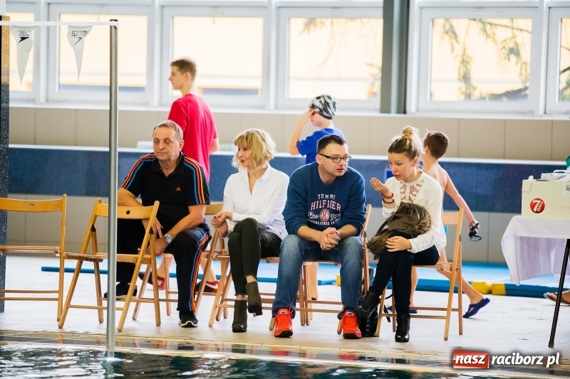 Zdjęcie w galerii na portalu naszraciborz.pl: Mikołajkowe Zawody Pływackie w ZSOMS wiadomości z regionu