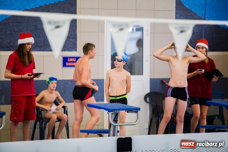 Zdjęcie w galerii na portalu naszraciborz.pl: Mikołajkowe Zawody Pływackie w ZSOMS wiadomości z regionu