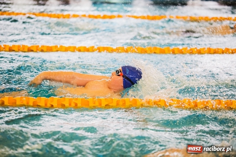 Zdjęcie w galerii na portalu naszraciborz.pl: Mikołajkowe Zawody Pływackie w ZSOMS wiadomości z regionu