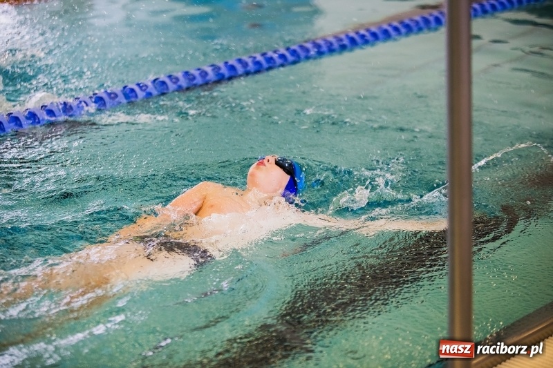 Zdjęcie w galerii na portalu naszraciborz.pl: Mikołajkowe Zawody Pływackie w ZSOMS wiadomości z regionu