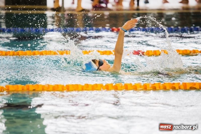 Zdjęcie w galerii na portalu naszraciborz.pl: Mikołajkowe Zawody Pływackie w ZSOMS wiadomości z regionu