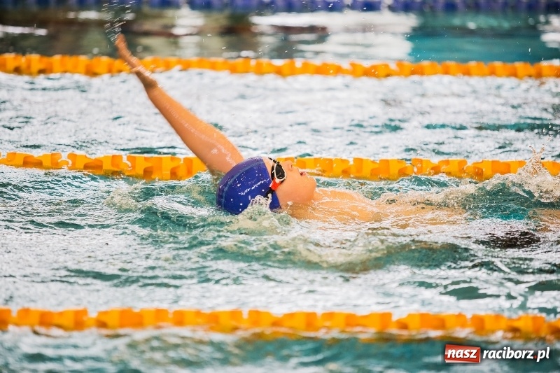 Zdjęcie w galerii na portalu naszraciborz.pl: Mikołajkowe Zawody Pływackie w ZSOMS wiadomości z regionu