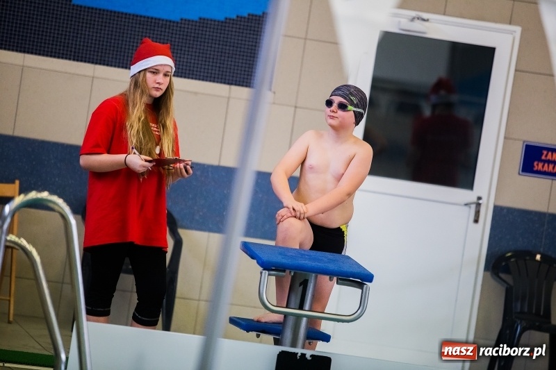 Zdjęcie w galerii na portalu naszraciborz.pl: Mikołajkowe Zawody Pływackie w ZSOMS wiadomości z regionu