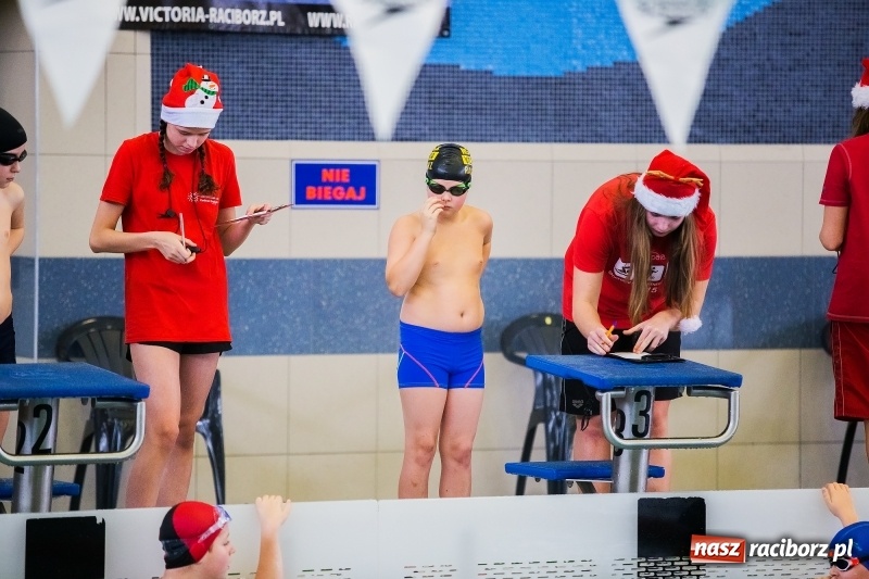 Zdjęcie w galerii na portalu naszraciborz.pl: Mikołajkowe Zawody Pływackie w ZSOMS wiadomości z regionu