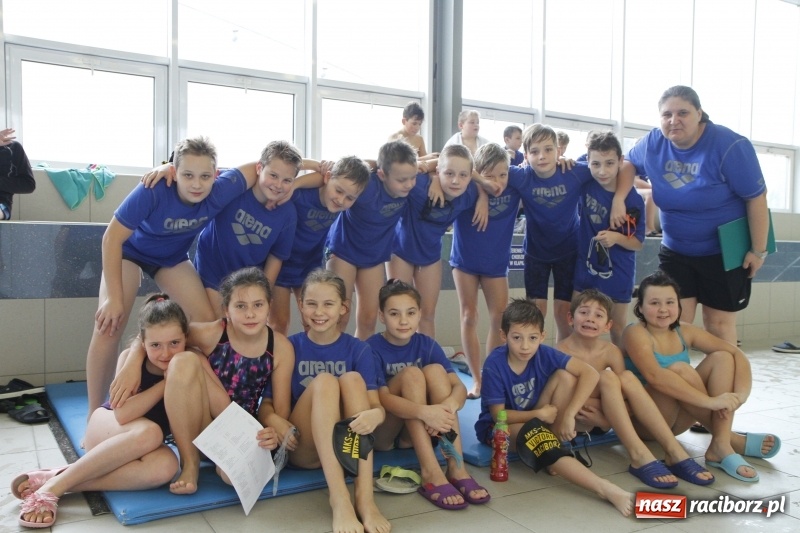 Zdjęcie w galerii na portalu naszraciborz.pl: Mikołajkowe Zawody Pływackie w ZSOMS wiadomości z regionu