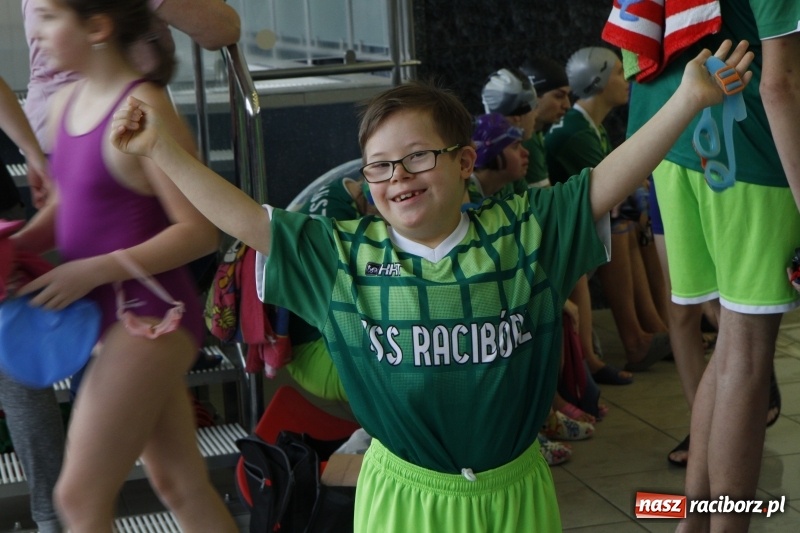 Zdjęcie w galerii na portalu naszraciborz.pl: Mikołajkowe Zawody Pływackie w ZSOMS wiadomości z regionu