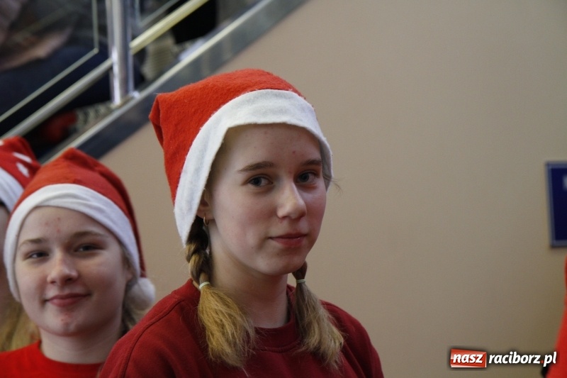 Zdjęcie w galerii na portalu naszraciborz.pl: Mikołajkowe Zawody Pływackie w ZSOMS wiadomości z regionu