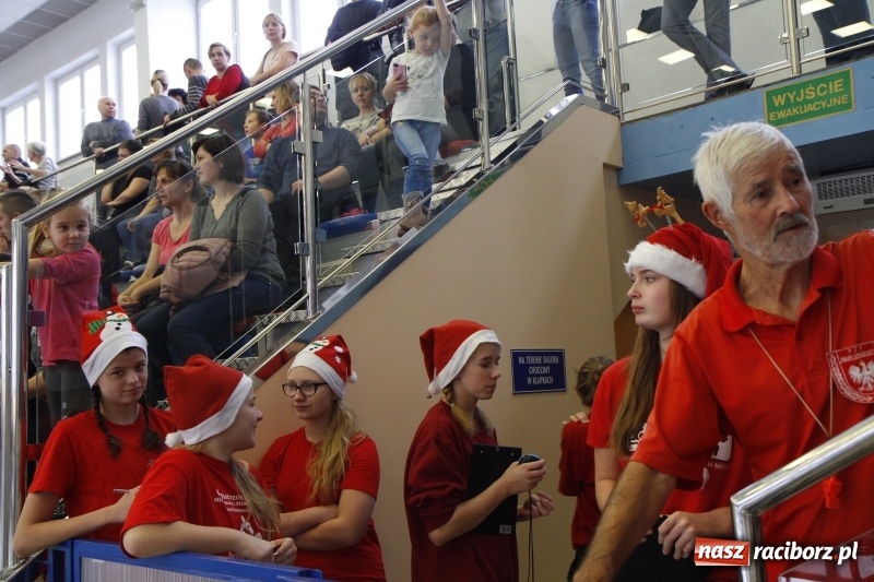 Zdjęcie w galerii na portalu naszraciborz.pl: Mikołajkowe Zawody Pływackie w ZSOMS wiadomości z regionu