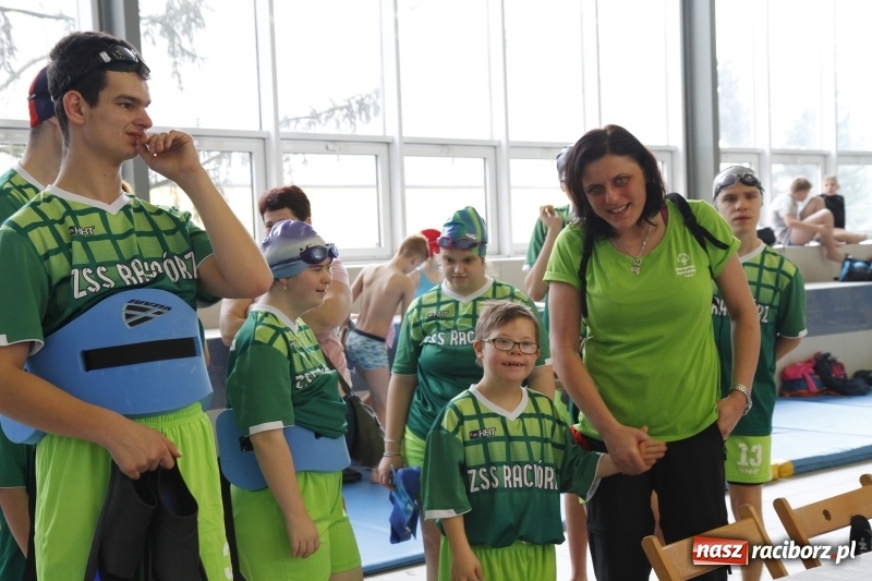 Zdjęcie w galerii na portalu naszraciborz.pl: Mikołajkowe Zawody Pływackie w ZSOMS wiadomości z regionu