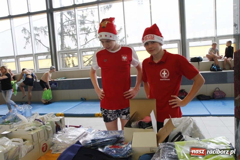 Zdjęcie w galerii na portalu naszraciborz.pl: Mikołajkowe Zawody Pływackie w ZSOMS wiadomości z regionu