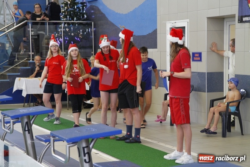 Zdjęcie w galerii na portalu naszraciborz.pl: Mikołajkowe Zawody Pływackie w ZSOMS wiadomości z regionu