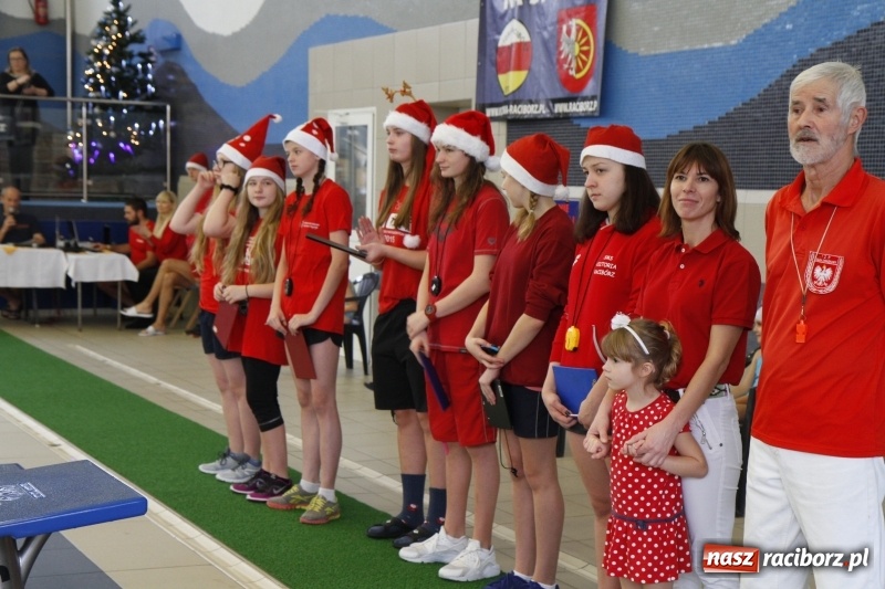 Zdjęcie w galerii na portalu naszraciborz.pl: Mikołajkowe Zawody Pływackie w ZSOMS wiadomości z regionu