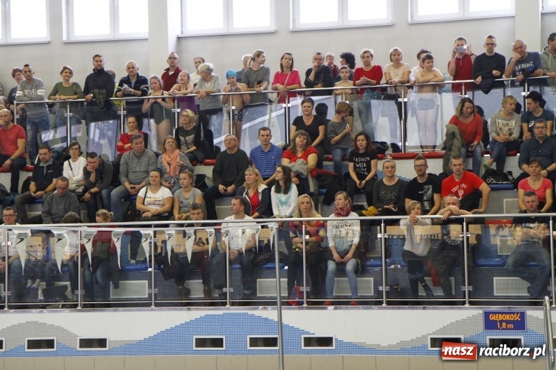 Zdjęcie w galerii na portalu naszraciborz.pl: Mikołajkowe Zawody Pływackie w ZSOMS wiadomości z regionu