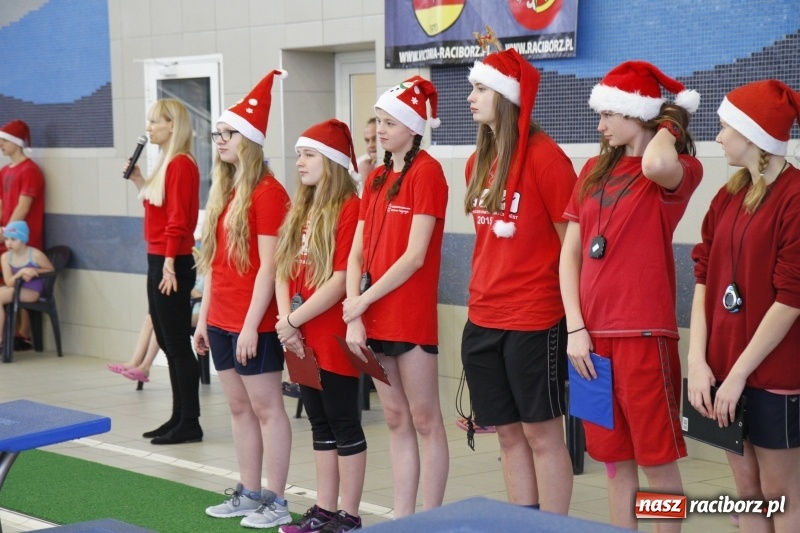 Zdjęcie w galerii na portalu naszraciborz.pl: Mikołajkowe Zawody Pływackie w ZSOMS wiadomości z regionu
