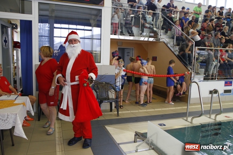 Zdjęcie w galerii na portalu naszraciborz.pl: Mikołajkowe Zawody Pływackie w ZSOMS wiadomości z regionu