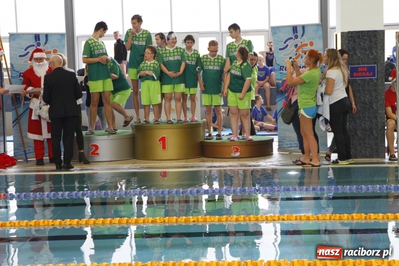 Zdjęcie w galerii na portalu naszraciborz.pl: Mikołajkowe Zawody Pływackie w ZSOMS wiadomości z regionu