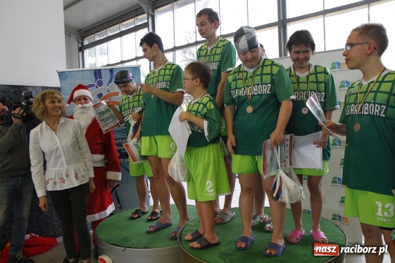 Zdjęcie w galerii na portalu naszraciborz.pl: Mikołajkowe Zawody Pływackie w ZSOMS wiadomości z regionu