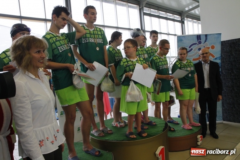 Zdjęcie w galerii na portalu naszraciborz.pl: Mikołajkowe Zawody Pływackie w ZSOMS wiadomości z regionu