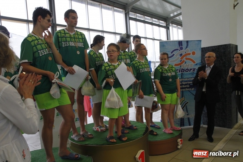 Zdjęcie w galerii na portalu naszraciborz.pl: Mikołajkowe Zawody Pływackie w ZSOMS wiadomości z regionu