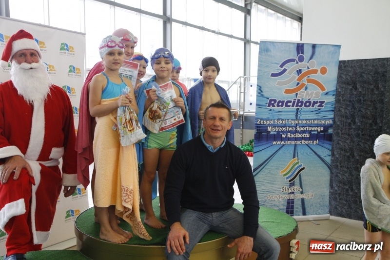 Zdjęcie w galerii na portalu naszraciborz.pl: Mikołajkowe Zawody Pływackie w ZSOMS wiadomości z regionu