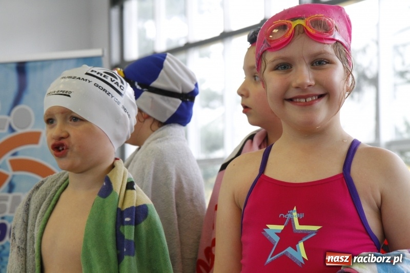 Zdjęcie w galerii na portalu naszraciborz.pl: Mikołajkowe Zawody Pływackie w ZSOMS wiadomości z regionu