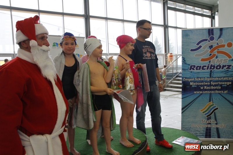 Zdjęcie w galerii na portalu naszraciborz.pl: Mikołajkowe Zawody Pływackie w ZSOMS wiadomości z regionu