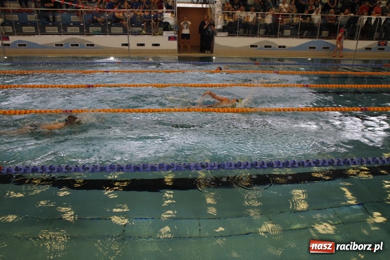 Zdjęcie w galerii na portalu naszraciborz.pl: Mikołajkowe Zawody Pływackie w ZSOMS wiadomości z regionu