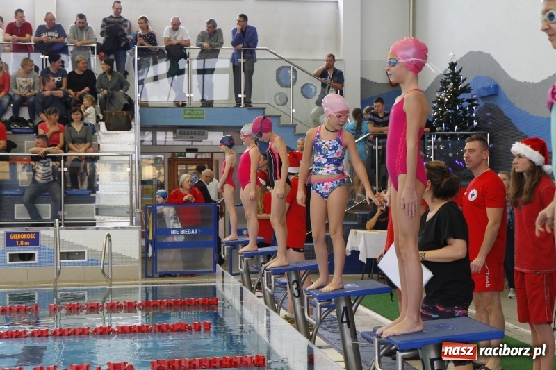Zdjęcie w galerii na portalu naszraciborz.pl: Mikołajkowe Zawody Pływackie w ZSOMS wiadomości z regionu