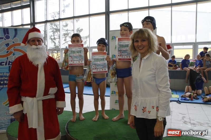 Zdjęcie w galerii na portalu naszraciborz.pl: Mikołajkowe Zawody Pływackie w ZSOMS wiadomości z regionu