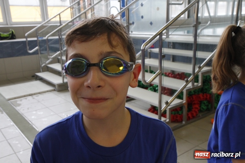 Zdjęcie w galerii na portalu naszraciborz.pl: Mikołajkowe Zawody Pływackie w ZSOMS wiadomości z regionu