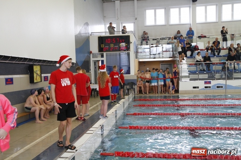Zdjęcie w galerii na portalu naszraciborz.pl: Mikołajkowe Zawody Pływackie w ZSOMS wiadomości z regionu