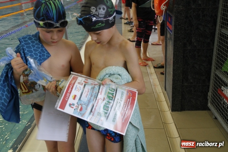 Zdjęcie w galerii na portalu naszraciborz.pl: Mikołajkowe Zawody Pływackie w ZSOMS wiadomości z regionu
