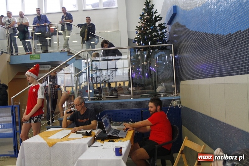 Zdjęcie w galerii na portalu naszraciborz.pl: Mikołajkowe Zawody Pływackie w ZSOMS wiadomości z regionu