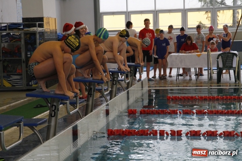 Zdjęcie w galerii na portalu naszraciborz.pl: Mikołajkowe Zawody Pływackie w ZSOMS wiadomości z regionu