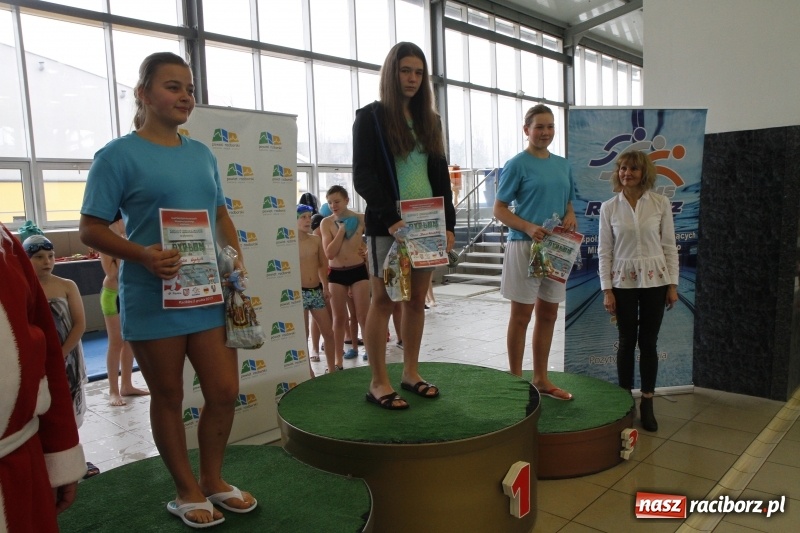 Zdjęcie w galerii na portalu naszraciborz.pl: Mikołajkowe Zawody Pływackie w ZSOMS wiadomości z regionu