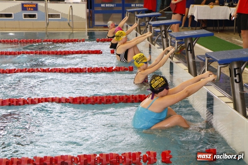 Zdjęcie w galerii na portalu naszraciborz.pl: Mikołajkowe Zawody Pływackie w ZSOMS wiadomości z regionu