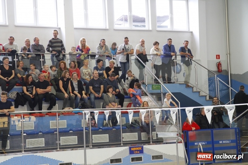 Zdjęcie w galerii na portalu naszraciborz.pl: Mikołajkowe Zawody Pływackie w ZSOMS wiadomości z regionu