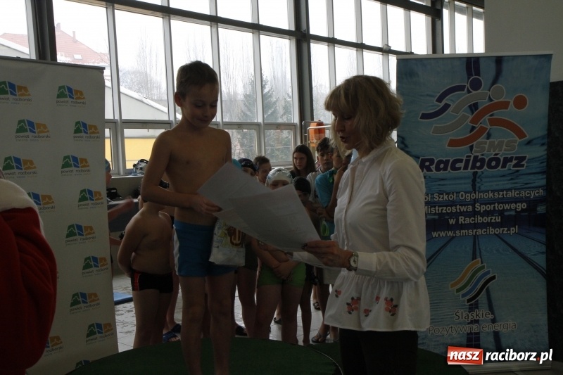 Zdjęcie w galerii na portalu naszraciborz.pl: Mikołajkowe Zawody Pływackie w ZSOMS wiadomości z regionu