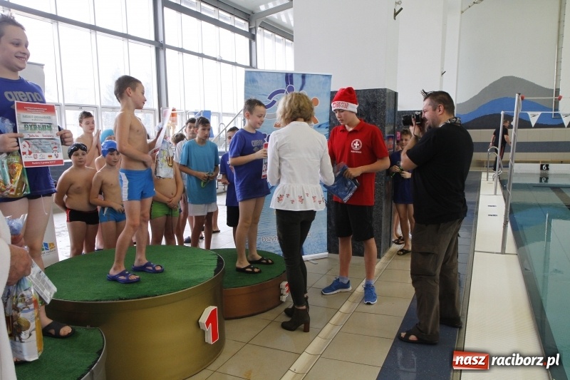 Zdjęcie w galerii na portalu naszraciborz.pl: Mikołajkowe Zawody Pływackie w ZSOMS wiadomości z regionu