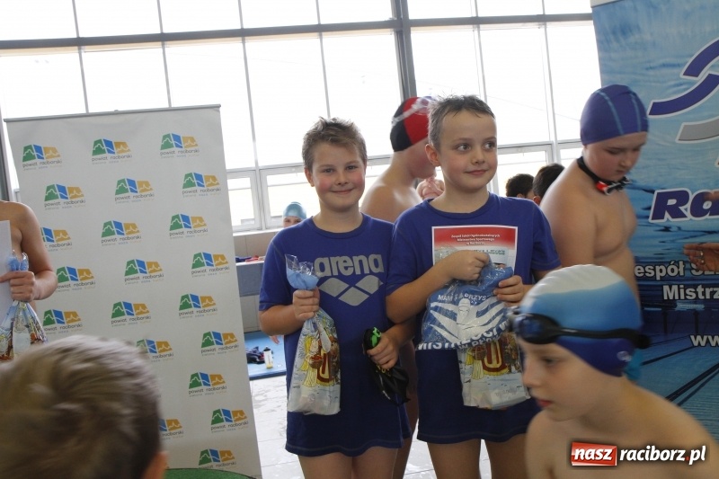 Zdjęcie w galerii na portalu naszraciborz.pl: Mikołajkowe Zawody Pływackie w ZSOMS wiadomości z regionu